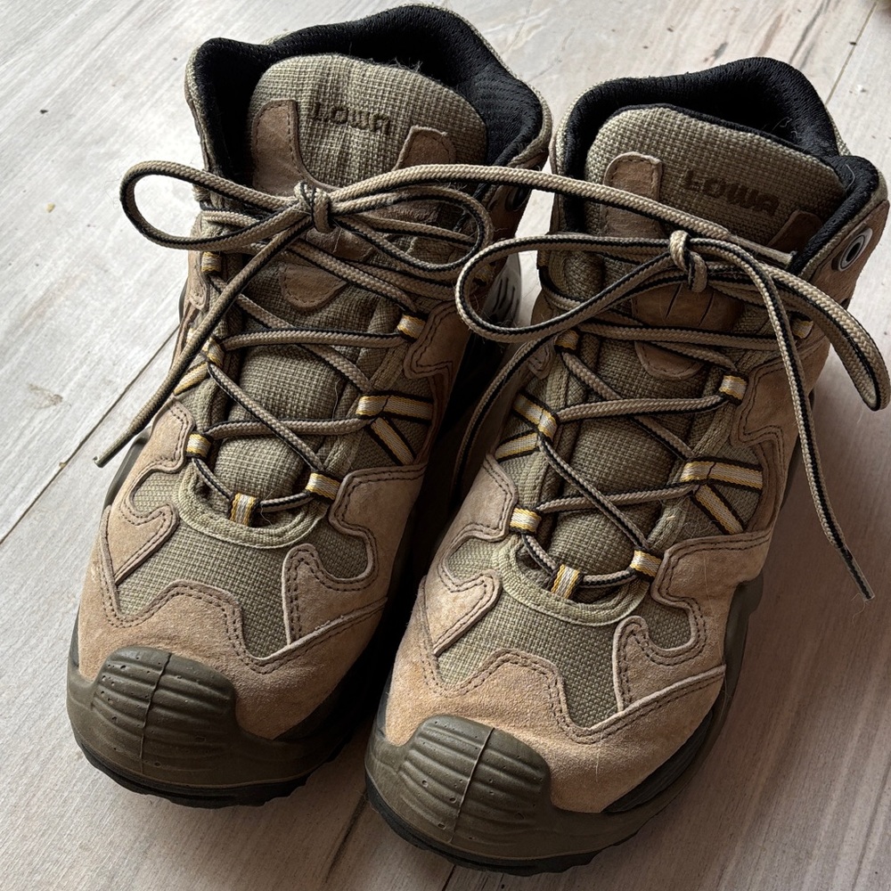 Lowa women’s Olive and Tan Hiking boots